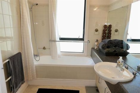 Photo of property in 2/96 Saint Johns Road, Saint Johns, Auckland, 1072