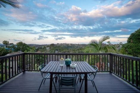 Photo of property in 10 West Glade Crescent, Birkenhead, Auckland, 0626