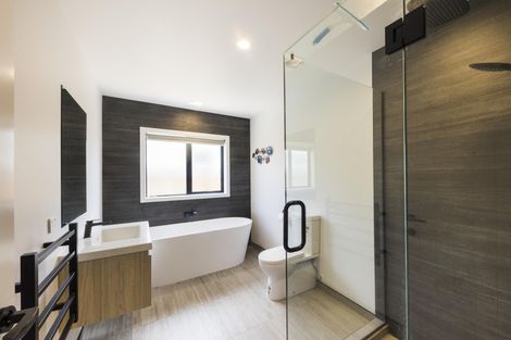 Photo of property in 24a Roberts Line, Kelvin Grove, Palmerston North, 4414