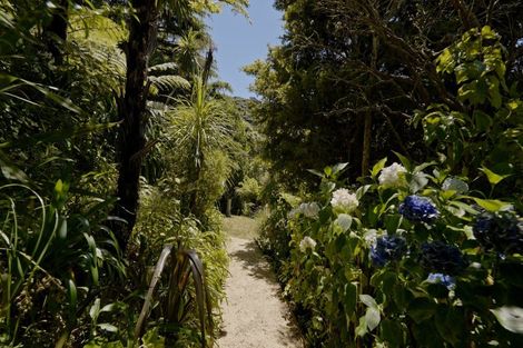 Photo of property in 60 Pomare Road, Tirohanga, Lower Hutt, 5010