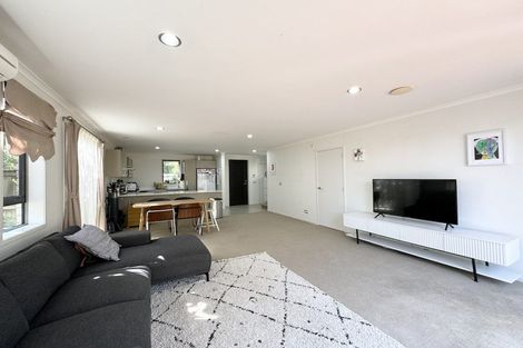 Photo of property in 61d Fields Parade, Oteha, Auckland, 0632