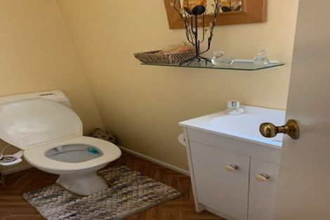 Photo of property in 25 Mallard Place, Unsworth Heights, Auckland, 0632