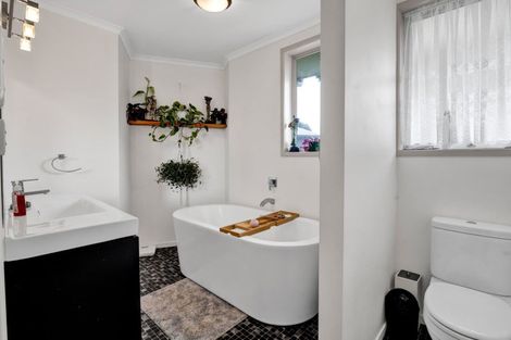 Photo of property in 540 Finnerty Road, Cardiff, Stratford, 4391