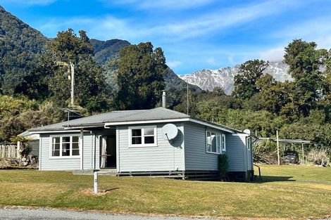 Photo of property in 13 Main Road, Fox Glacier, 7886