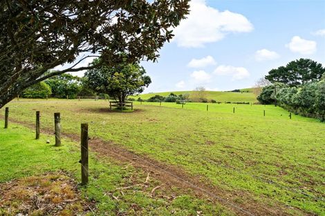 Photo of property in 132 Muriwai Valley Road, Muriwai, Waimauku, 0881