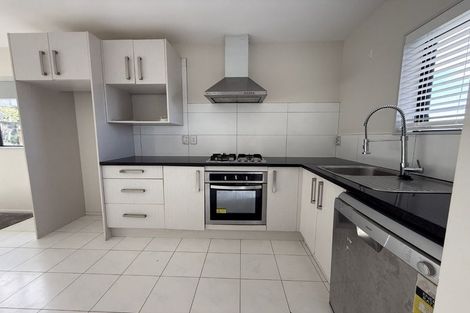 Photo of property in 21 Bangla Place, Massey, Auckland, 0614