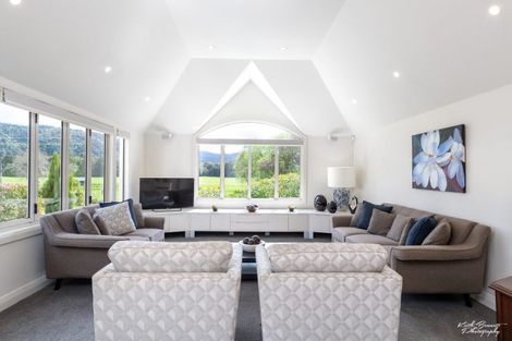 Photo of property in 70 Barton Road, Heretaunga, Upper Hutt, 5018