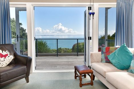 Photo of property in 104 Pacific Parade, Army Bay, Whangaparaoa, 0930