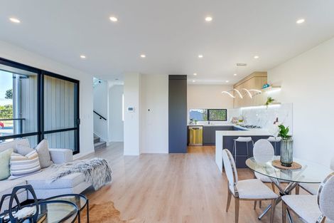 Photo of property in 858e East Coast Road, Northcross, Auckland, 0630