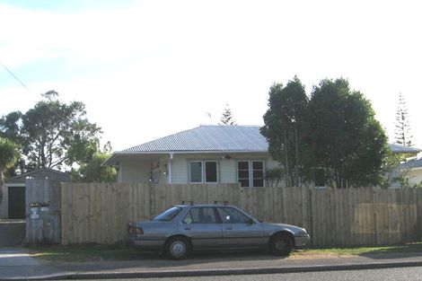 Photo of property in 1/120 Chivalry Road, Glenfield, Auckland, 0629