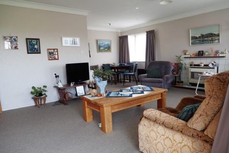 Photo of property in 6 Selwyn Street, Levin, 5510