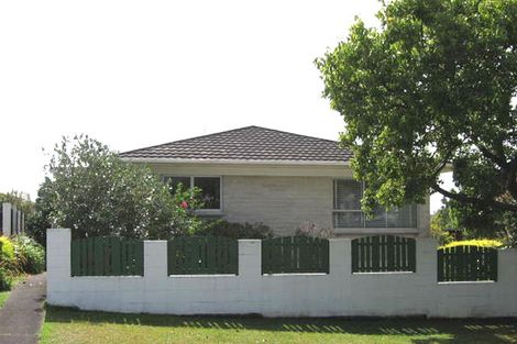 Photo of property in 2/12 Tanoa Place, Glendene, Auckland, 0602