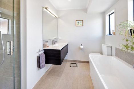 Photo of property in 1/56 Aberfeldy Avenue, Highland Park, Auckland, 2010