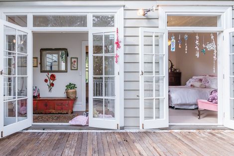 Photo of property in 54 Tinopai Road, Titirangi, Auckland, 0604