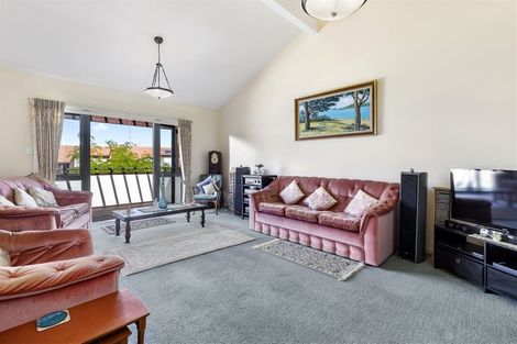Photo of property in 8/8 Tobago Place, Sunnynook, Auckland, 0620