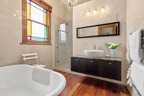 Photo of property in 1 Oxford Terrace, Devonport, Auckland, 0624