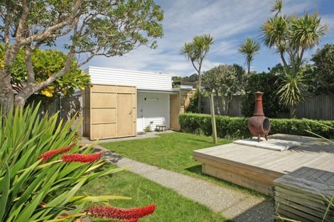 Photo of property in 9 Marine Parade, Seatoun, Wellington, 6022