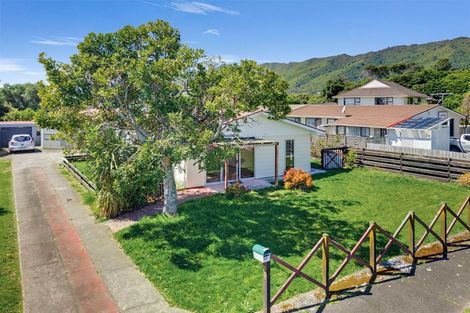 Photo of property in 34a Kanawa Street, Waikanae, 5036