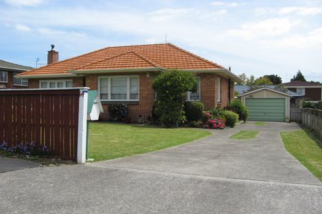 Photo of property in 14 Coronation Road, Mangere Bridge, Auckland, 2022