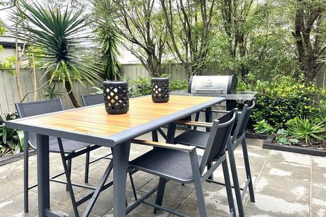 Photo of property in 1/39 Wade River Road, Stanmore Bay, Whangaparaoa, 0932