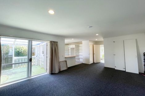 Photo of property in 33 Palmcrest Grove, Highland Park, Auckland, 2010