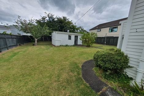 Photo of property in 16 Bangor Street, Point Chevalier, Auckland, 1022