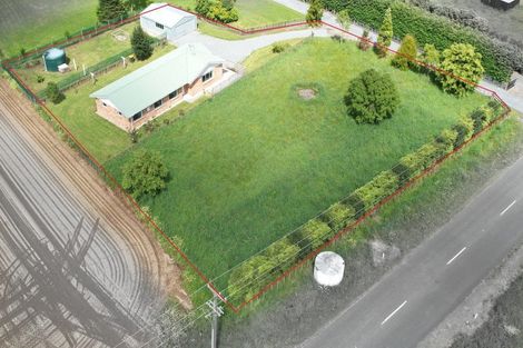 Photo of property in 37 Waikawa Beach Road, Manakau, Levin, 5573