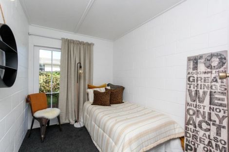 Photo of property in 43 Cumberland Street, Merrilands, New Plymouth, 4312