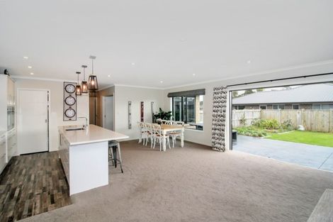 Photo of property in 27 Fernbrook Drive, Hurworth, New Plymouth, 4310