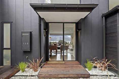 Photo of property in 18 Lookout Drive, Mount Creighton, Queenstown, 9371