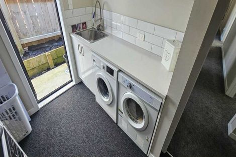 Photo of property in 35 Tahuna Minhinnick Drive, Glenbrook, 2681