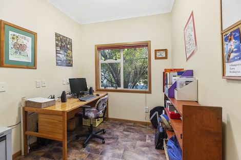 Photo of property in 4 Rangatira Road, Tawa, Wellington, 5028