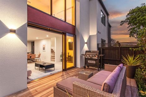 Photo of property in 2/39 Webb Street, St Albans, Christchurch, 8014