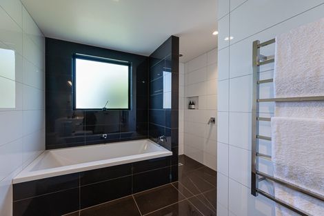 Photo of property in 5 Mckellar Drive, Jacks Point, Queenstown, 9371