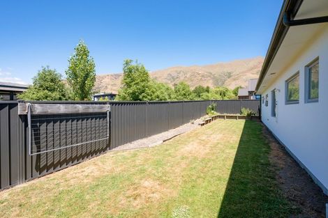 Photo of property in 7 Macandrew Lane, Wanaka, 9305