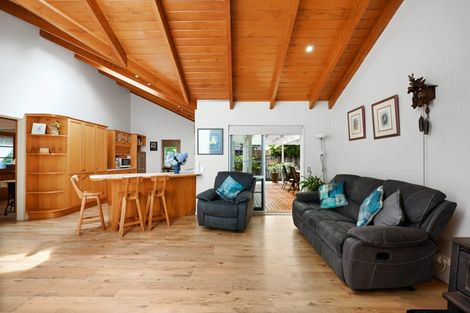 Photo of property in 37 Bouverie Crescent, Flagstaff, Hamilton, 3210