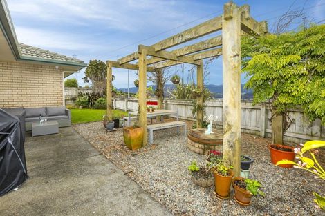Photo of property in 32 Percy Kinsman Crescent, Riverstone Terraces, Upper Hutt, 5018