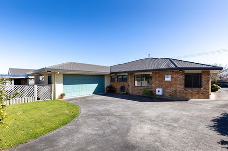 Photo of property in 5 Karina Road, Merrilands, New Plymouth, 4312