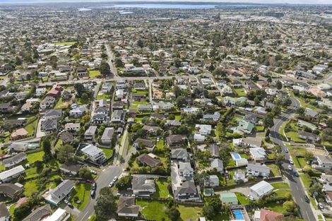 Photo of property in 7a Halcombe Place, Green Bay, Auckland, 0604