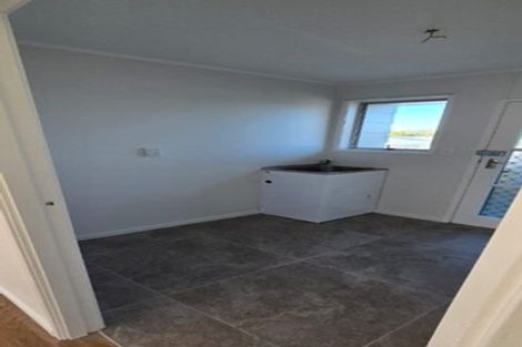 Photo of property in 21 Benton Place, Manurewa, Auckland, 2102