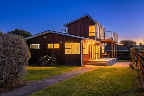 Photo of property in 26 Reeves Street, Waikanae Beach, Waikanae, 5036
