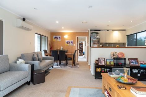 Photo of property in 92 Kemp Road, Massey, Auckland, 0614