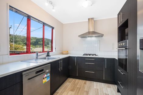 Photo of property in 7 Lowry Crescent, Stokes Valley, Lower Hutt, 5019