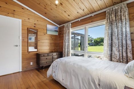 Photo of property in 27 Valley View Road, Glenfield, Auckland, 0629