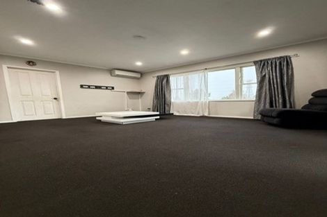 Photo of property in 4 Beaubank Road, Kelston, Auckland, 0602