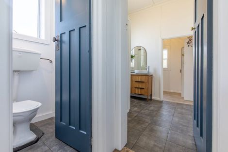 Photo of property in 15 Waverley Street, Waipawa, 4210