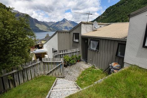 Photo of property in 5a Wye Place, Fernhill, Queenstown, 9300