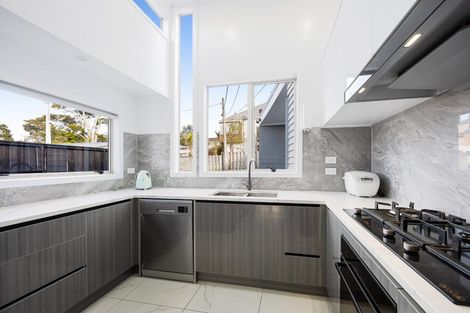 Photo of property in 40 Pupuke Road, Hillcrest, Auckland, 0627