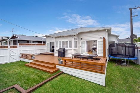 Photo of property in 1/20 Corrella Road, Belmont, Auckland, 0622