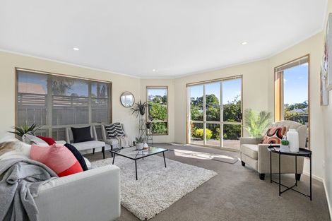 Photo of property in 11 Angel Way, Stanmore Bay, Whangaparaoa, 0932